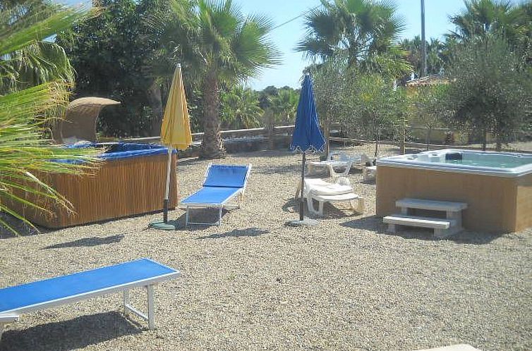 Appartement Wohnung mit Garten, Terrasse und Grill
