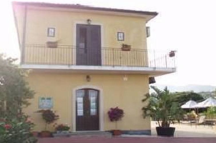Appartement Wohnung mit Garten, Terrasse und Grill