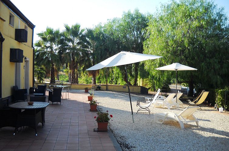 Appartement Wohnung mit Garten, Terrasse und Grill