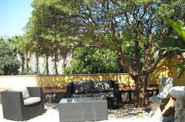 Appartement Wohnung mit Garten, Terrasse und Grill