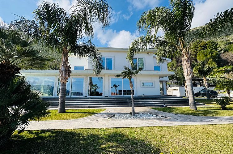 Vrijstaande woning in Palermo