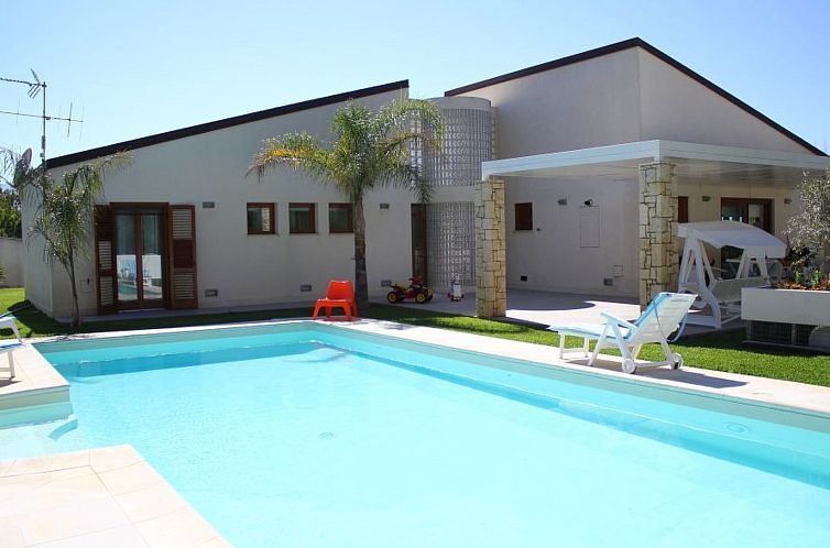 Vakantiehuis Villa in Sizilien am Meer mit beheiztem Pool