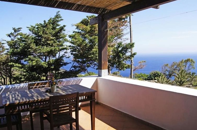 Appartement Dammuso mit Terrasse und Meerblick