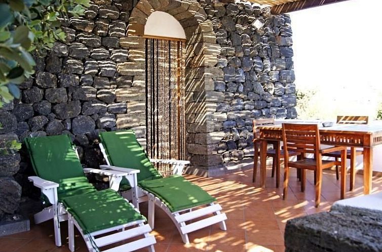 Appartement Dammuso mit Terrasse und Meerblick