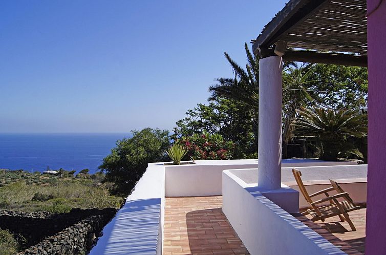 Appartement Dammuso mit Terrasse und Meerblick