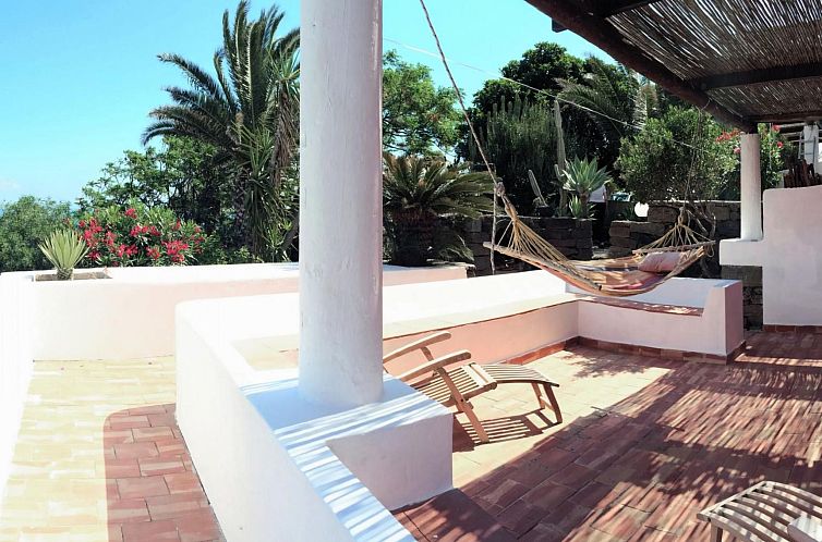 Appartement Dammuso mit Terrasse und Meerblick