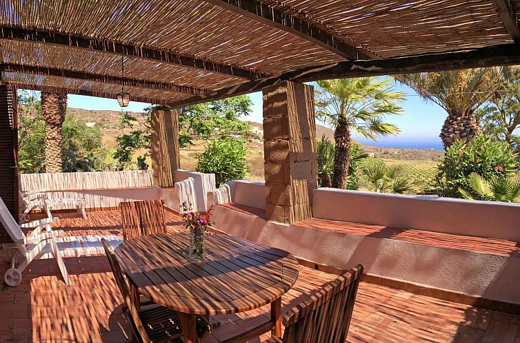 Appartement Dammuso mit Terrasse und Meerblick