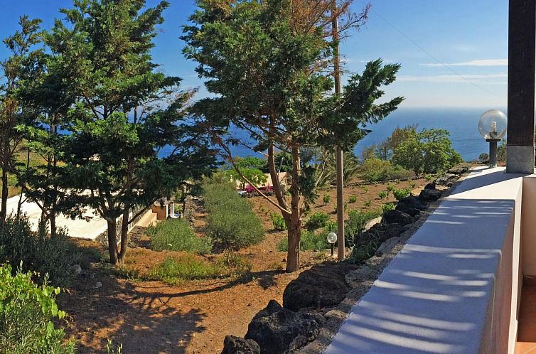 Appartement Dammuso mit Terrasse und Meerblick