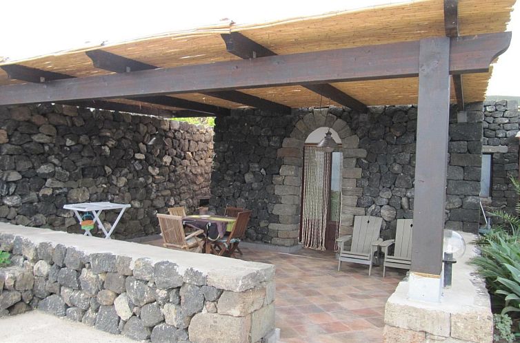 Appartement Dammuso mit Terrasse und Meerblick