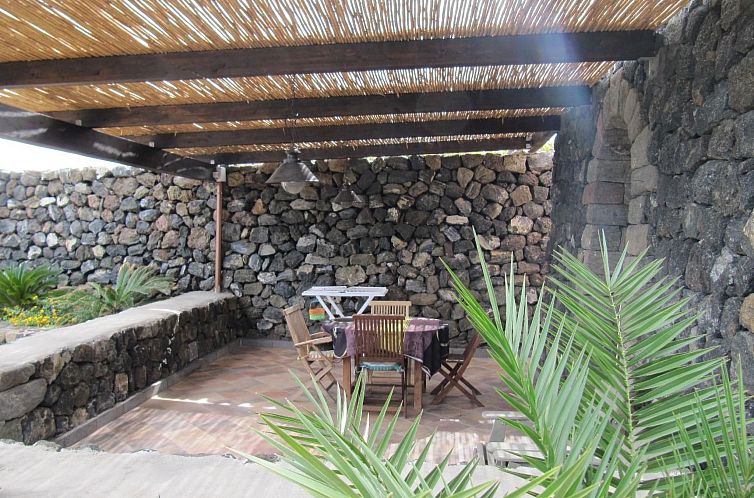 Appartement Dammuso mit Terrasse und Meerblick