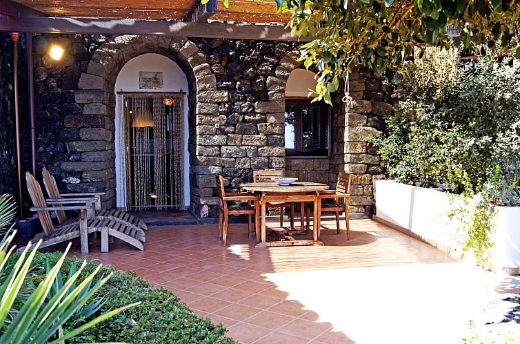 Appartement Dammuso mit Terrasse und Meerblick