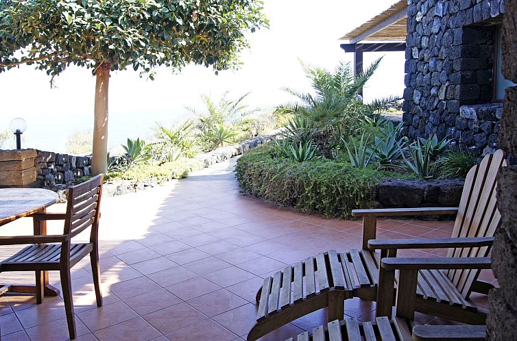 Appartement Dammuso mit Terrasse und Meerblick
