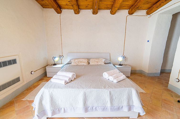 Vakantiehuis Zwei Einheiten, Luxus, Schwimmbad, Gemüsegarte