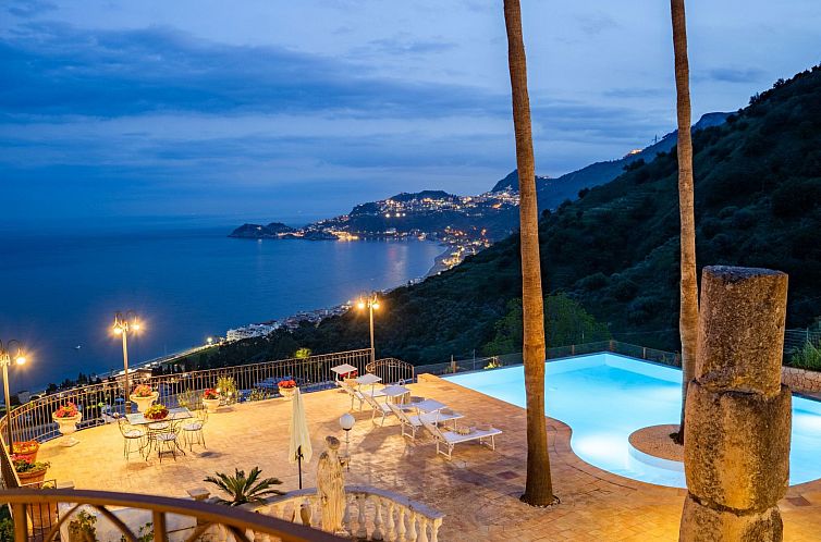 Vakantiehuis Villa Finù - Panoramavilla mit Pool