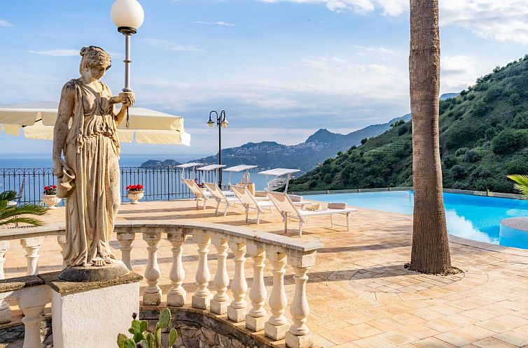 Vakantiehuis Villa Finù - Panoramavilla mit Pool