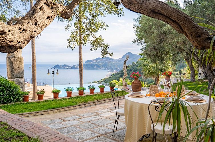 Vakantiehuis Villa Finù - Panoramavilla mit Pool
