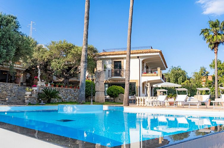 Vakantiehuis Villa Finù - Panoramavilla mit Pool