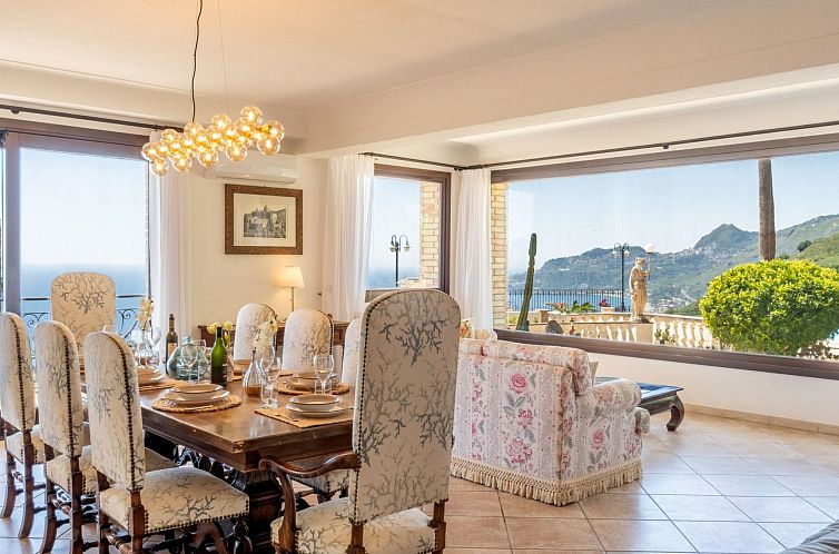 Vakantiehuis Villa Finù - Panoramavilla mit Pool