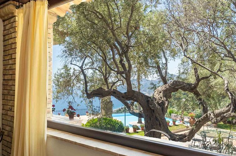 Vakantiehuis Villa Finù - Panoramavilla mit Pool