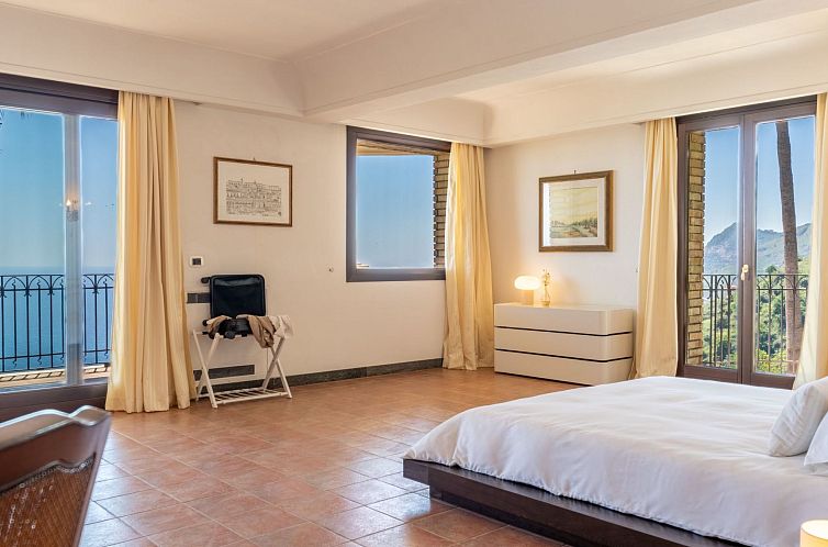 Vakantiehuis Villa Finù - Panoramavilla mit Pool