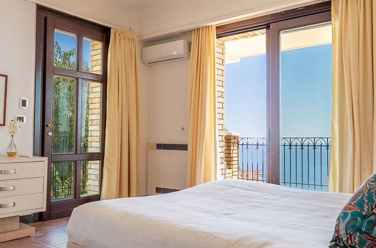 Vakantiehuis Villa Finù - Panoramavilla mit Pool