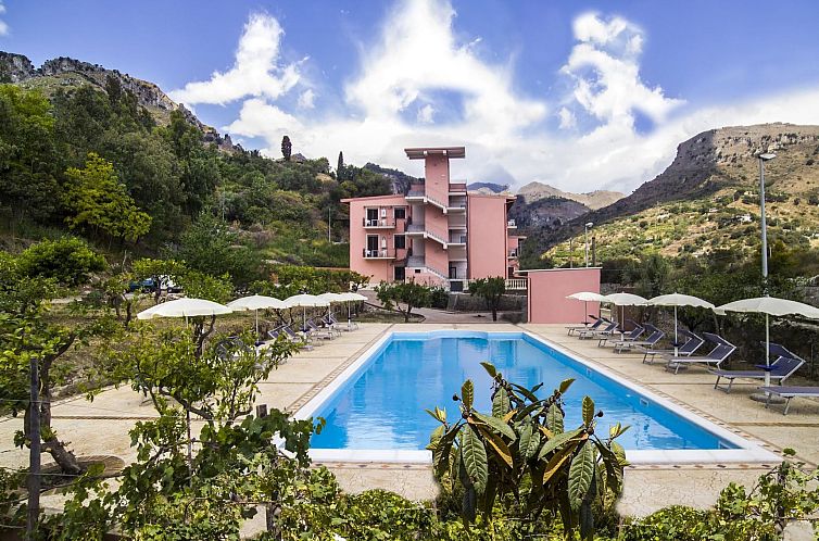 Guest house 0949012 - Apartment Sicily - Appartement in Letojanni mit Terrasse