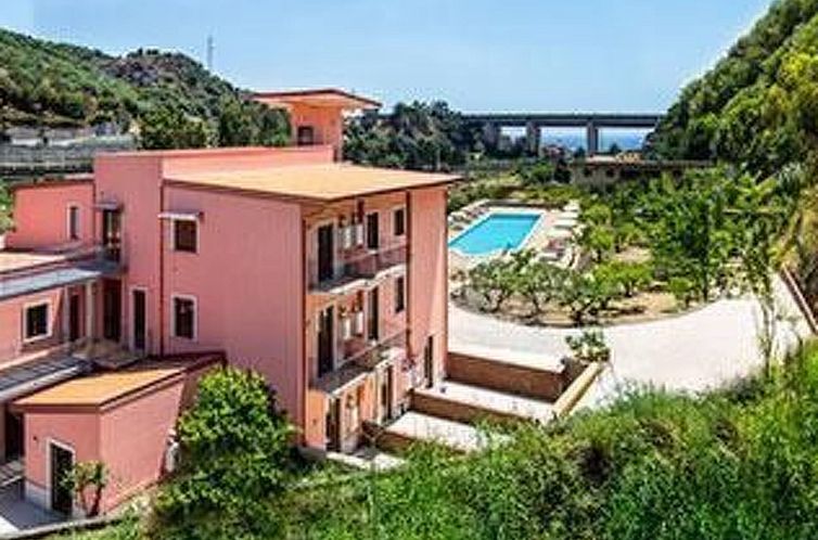 Appartement in Letojanni mit Terrasse