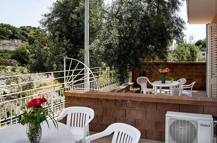 Appartement in Letojanni mit Terrasse