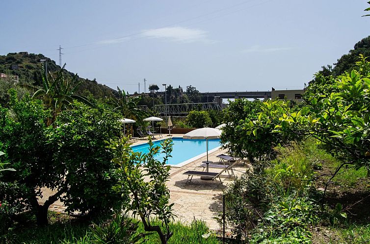 Appartement in Letojanni mit Terrasse