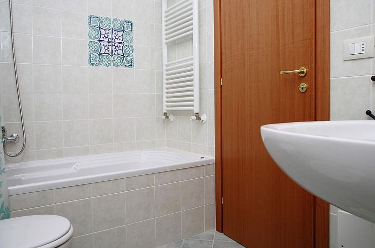 Appartement flacher Kirschbaum