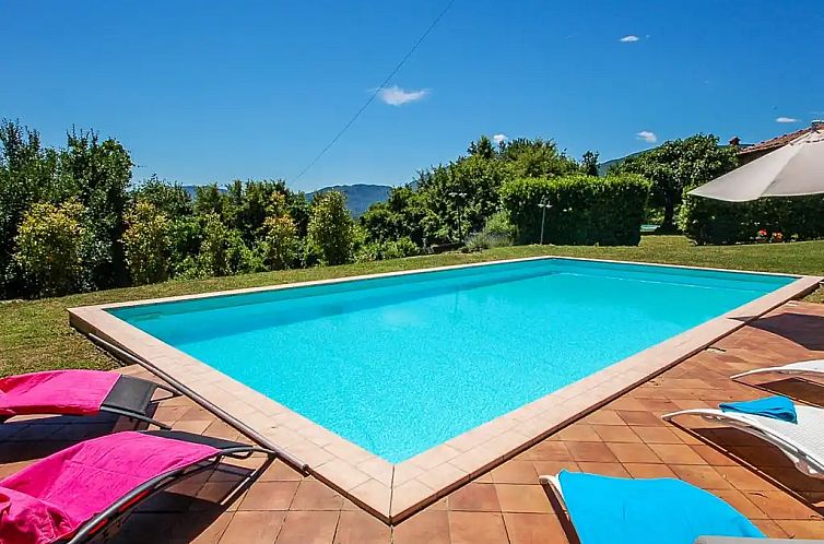 Huis met privé zwembad nabij Lucca