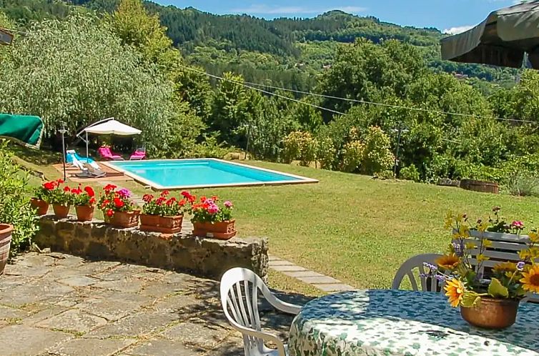 Huis met privé zwembad nabij Lucca