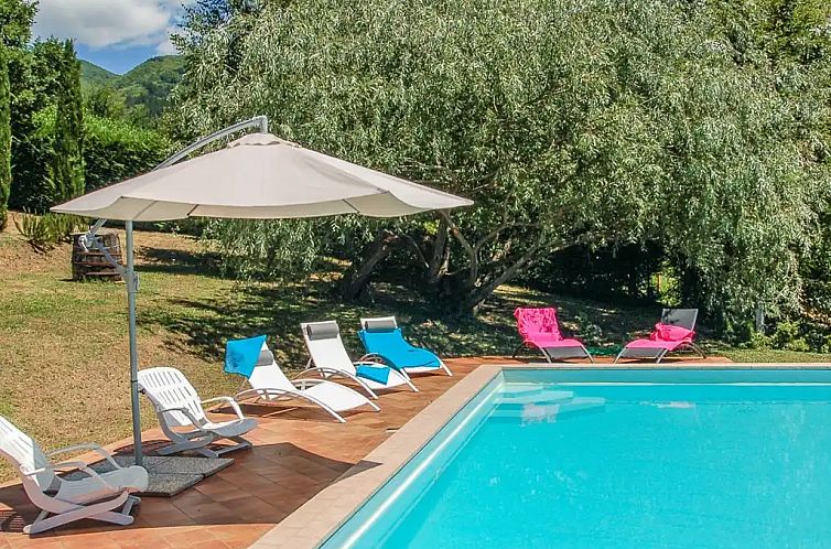 Huis met privé zwembad nabij Lucca