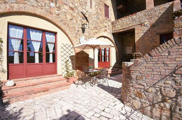 Appartement Wohnung in Bauernhaus mit großem Garten, Schwim