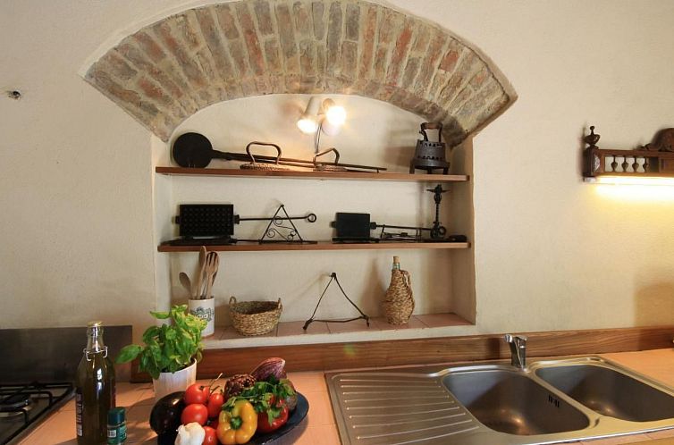 Appartement Wohnung in Bauernhaus mit großem Garten, Schwim