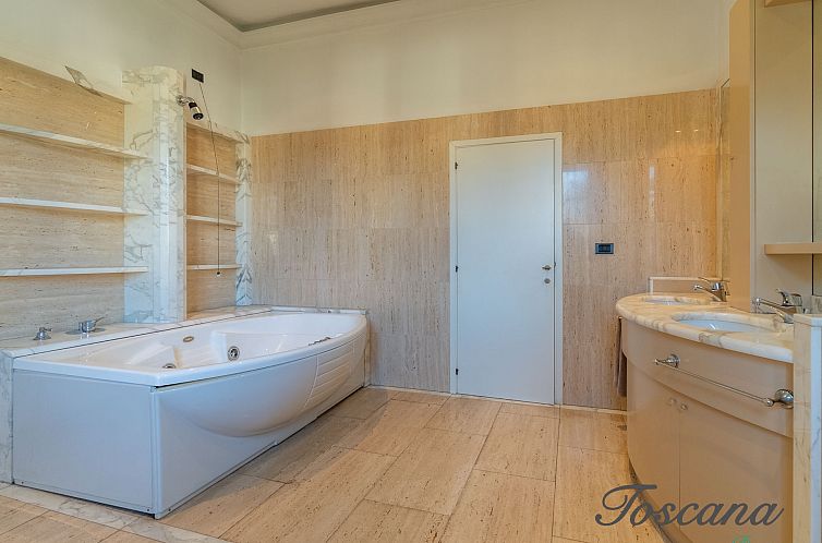 Vrijstaande woning en Florence