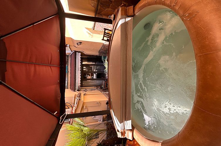 Appartement Zwei Schlafzimmer mit Garten und Whirlpool