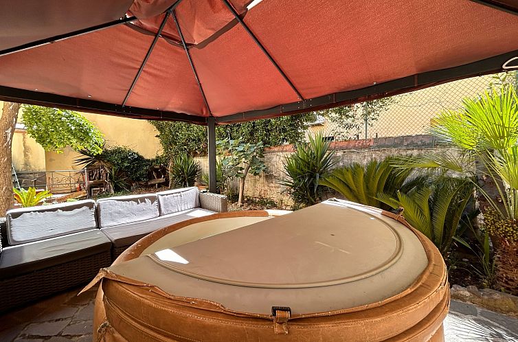 Appartement Zwei Schlafzimmer mit Garten und Whirlpool