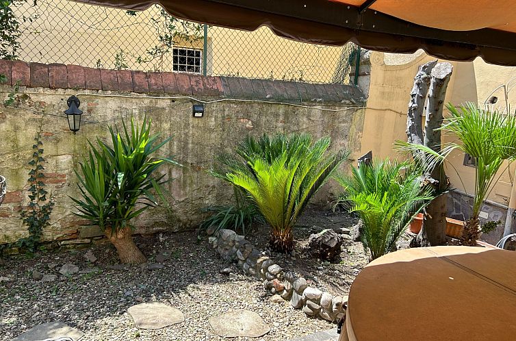 Appartement Zwei Schlafzimmer mit Garten und Whirlpool