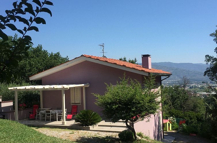 Vakantiehuis in Basetti mit Garten und Grill