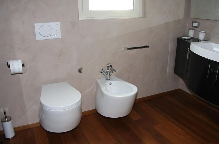 Vakantiehuis in Basetti mit Garten und Grill