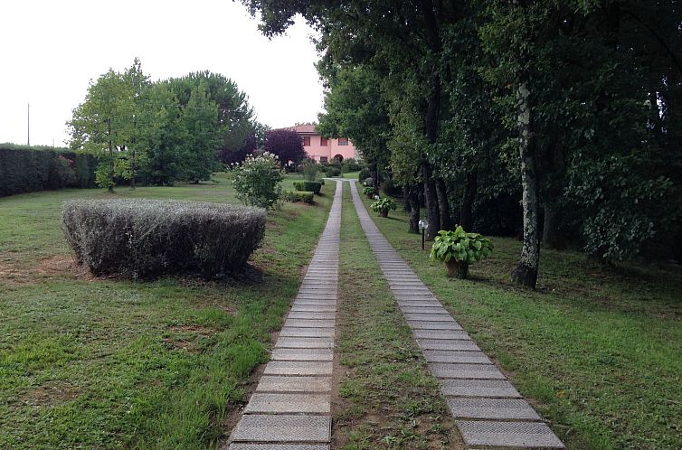 Vakantiehuis in Basetti mit Garten und Grill