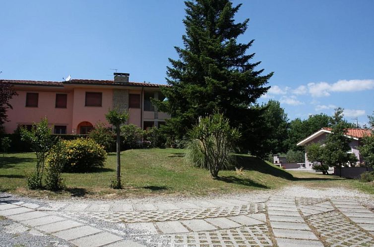 Vakantiehuis in Basetti mit Garten und Grill