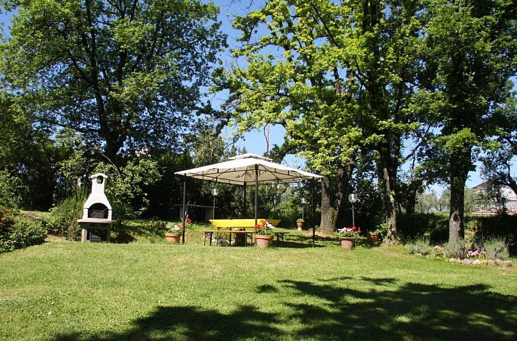 Vakantiehuis in Basetti mit Garten und Grill
