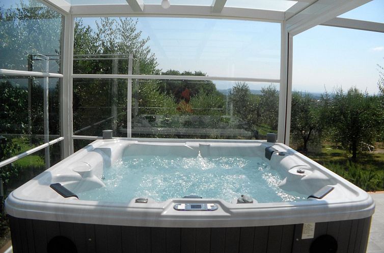 Appartement Anwesen "Il Campano" mit Whirlpool