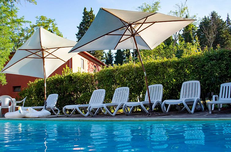 Appartement Rustikale Wohnung mit Swimmingpool in den Hügel