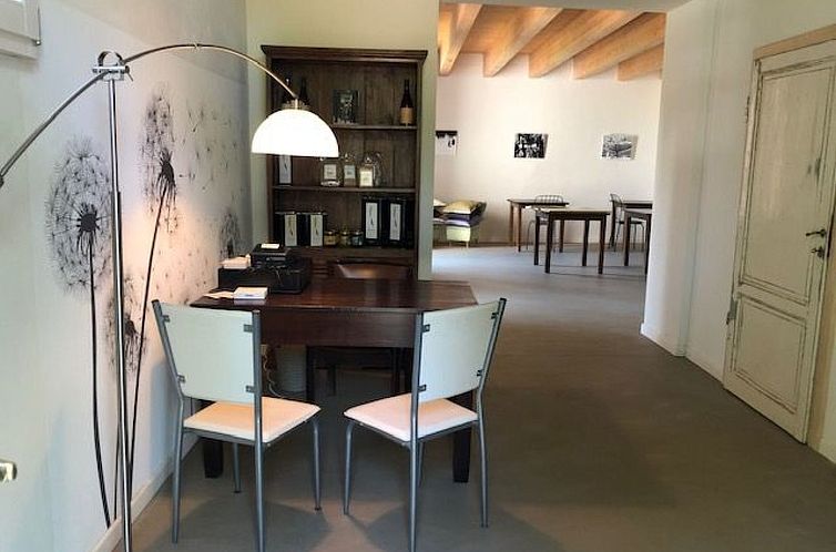 Appartement Rustikale Wohnung mit Swimmingpool in den Hügel