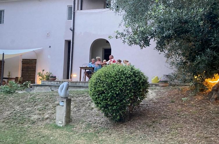 Appartement Rustikale Wohnung mit Swimmingpool in den Hügel