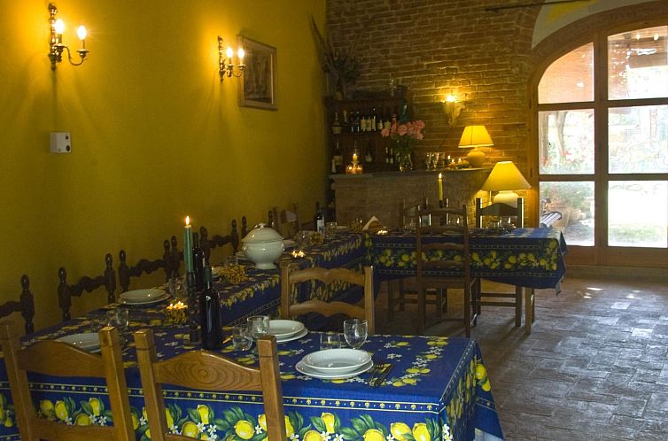 Vakantiehuis in Palaia mit Großem Garten