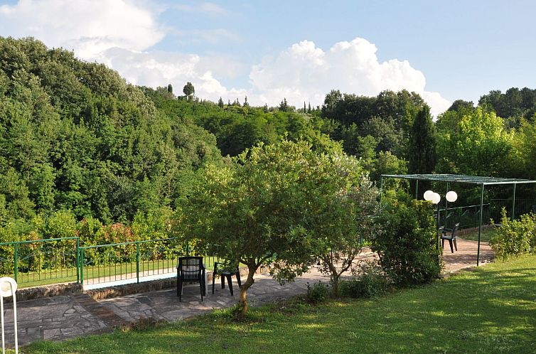 Vakantiehuis in Palaia mit Großem Garten